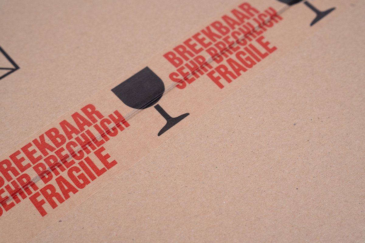 241457 papieren tape breekbaar zwart rood shot 4 1