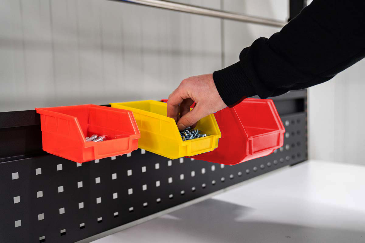 991571 kunststof ophangbakje rood shot2