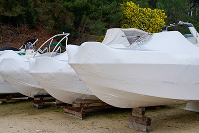 Hoe boot inpakken met krimpfolie als bescherming